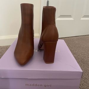 Point toe ankle boots